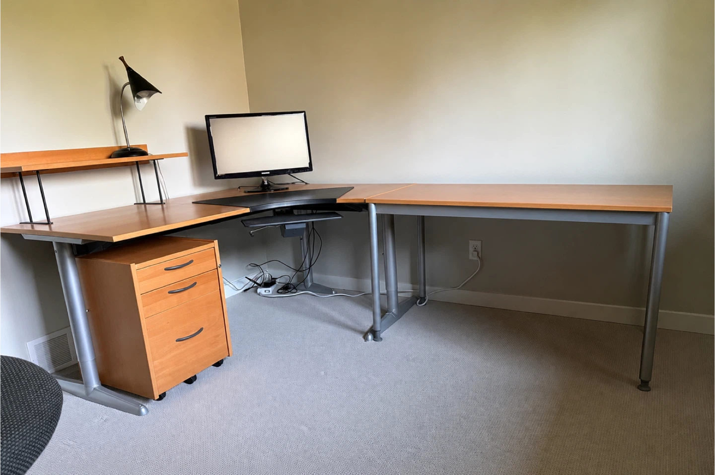 L-Shaped Corner Desk with Rolling Drawer Unit