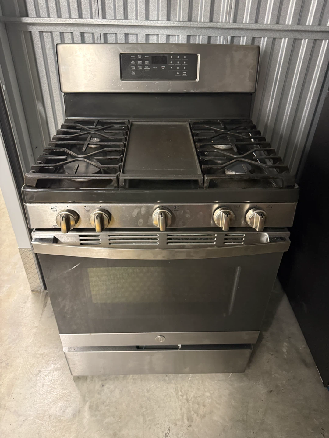 GE Gas Range with Griddle and Microwave
