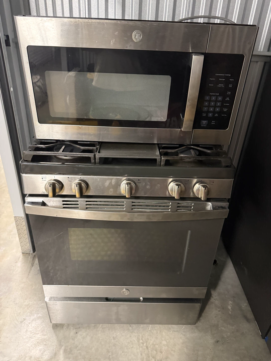 GE Gas Range with Griddle and Microwave - photo 2