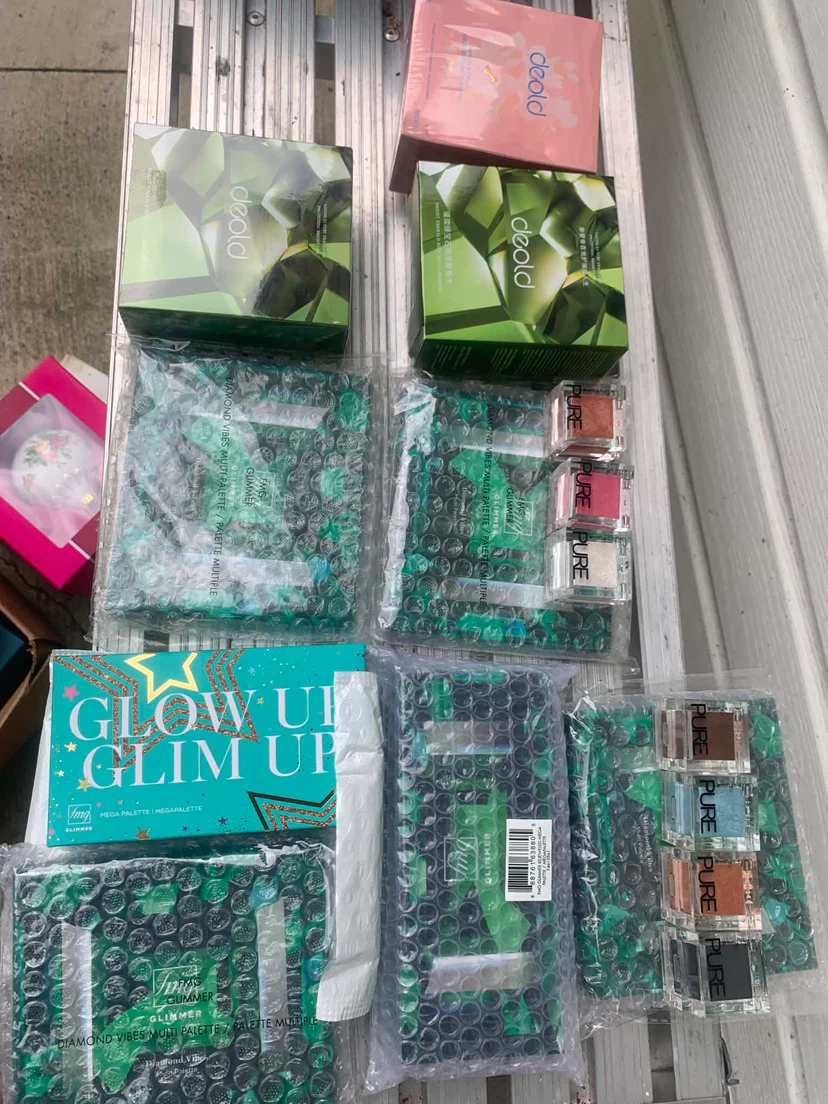 DEOLD Diamond Glow Makeup Palettes and PURE Eyeshadows