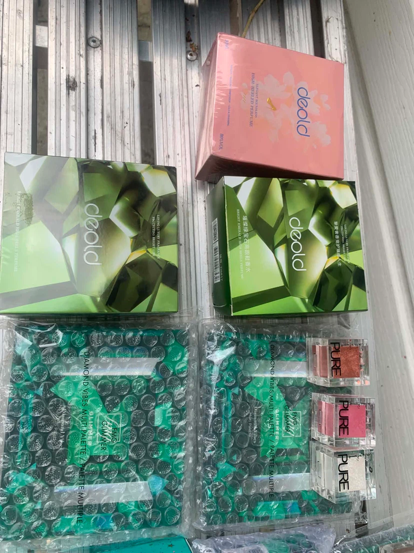 DEOLD Diamond Glow Makeup Palettes and PURE Eyeshadows - photo 2