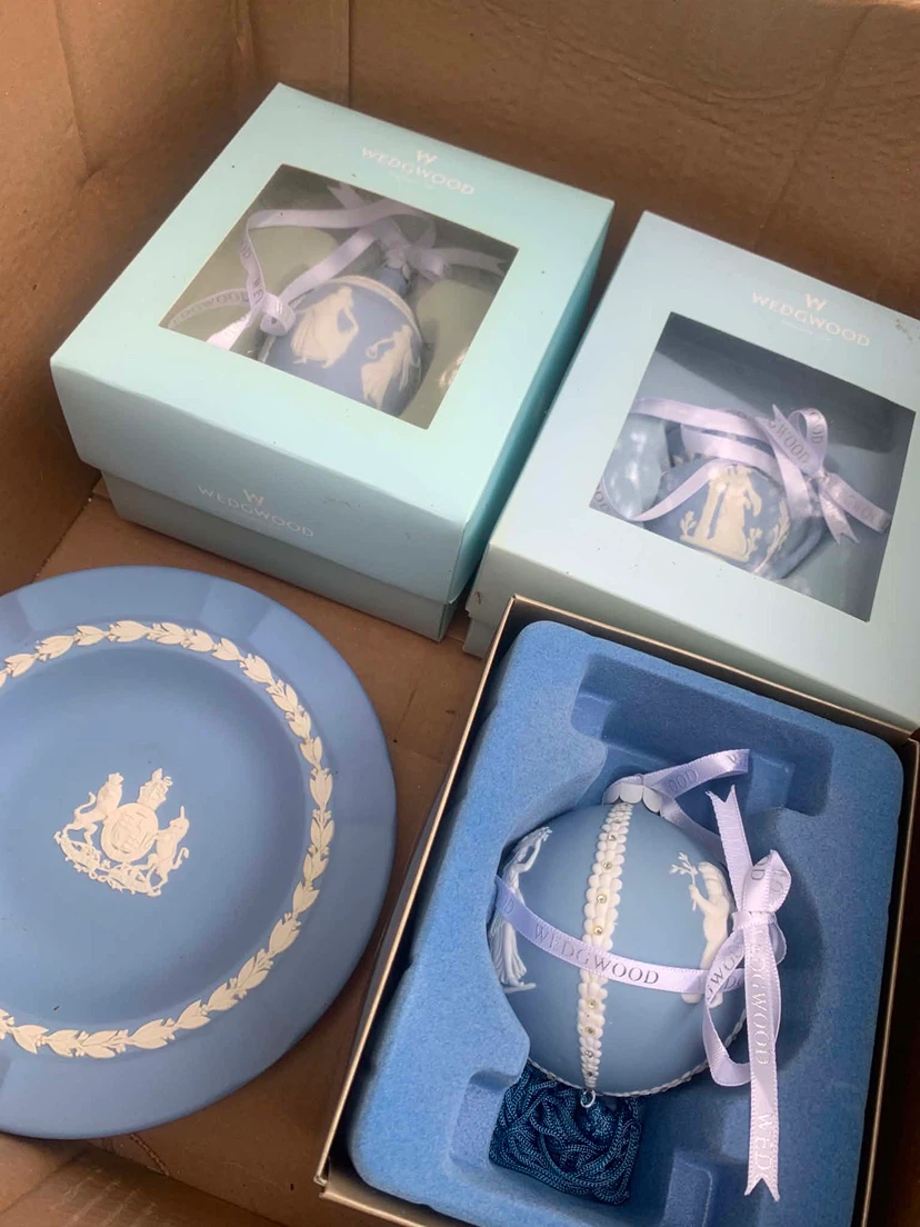 Wedgwood Ornaments and Plate Set - photo 4