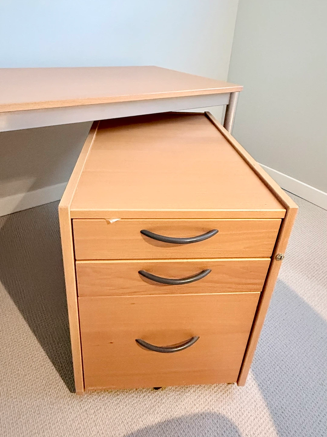 L-Shaped Corner Desk with Rolling Drawer Unit - photo 4