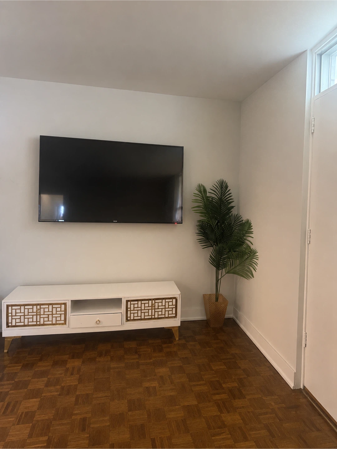 TV 65 inch + TV table