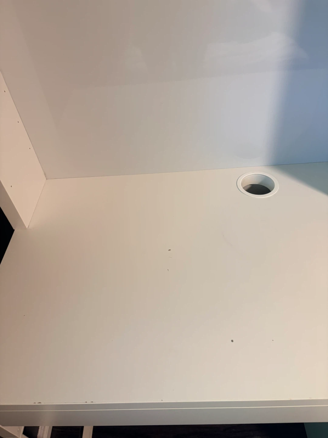 White IKEA MICKE Desk with Hutch - photo 2