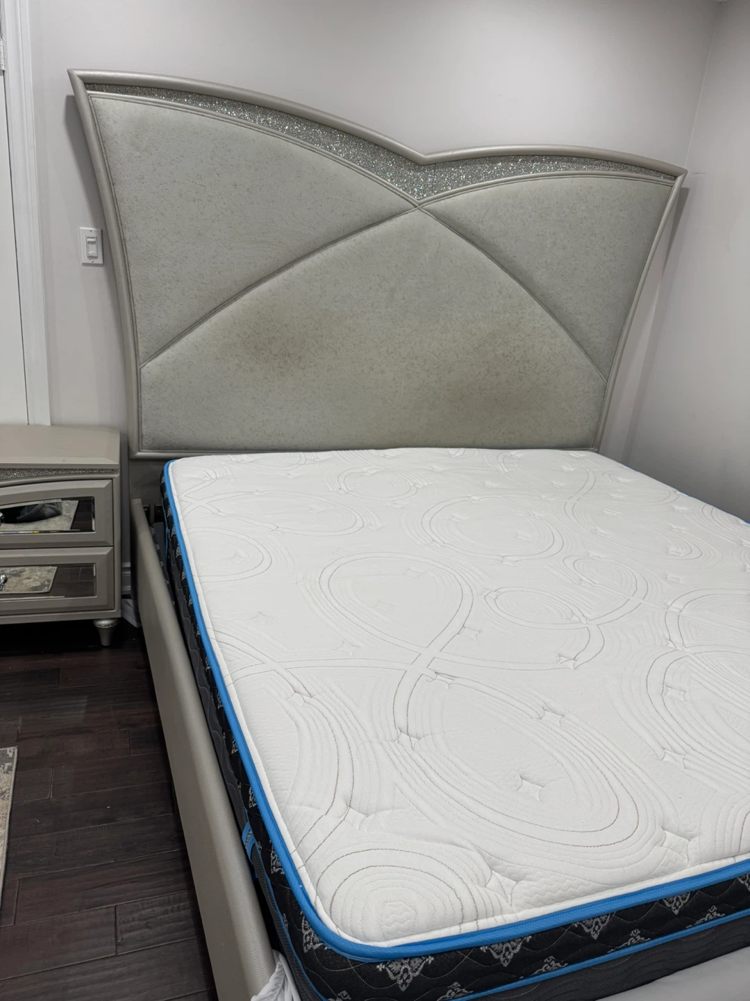 Bed, Glitter Nightstand with Mirrored Drawer Fronts