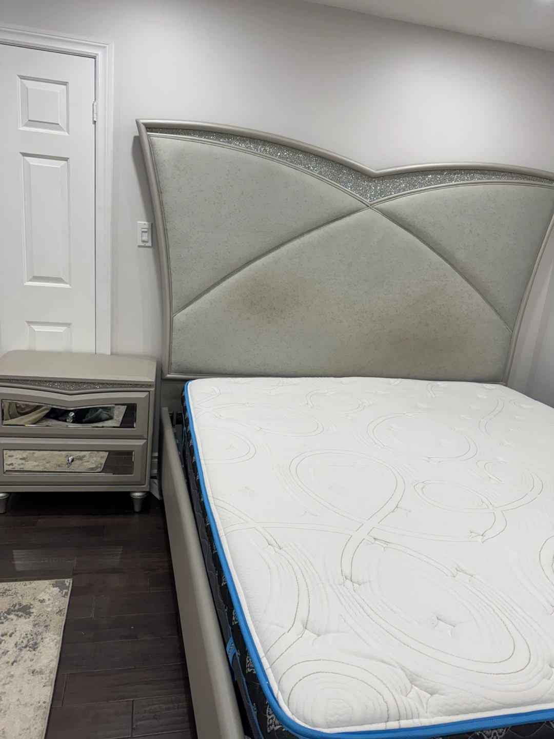 Bed, Glitter Nightstand with Mirrored Drawer Fronts - photo 2