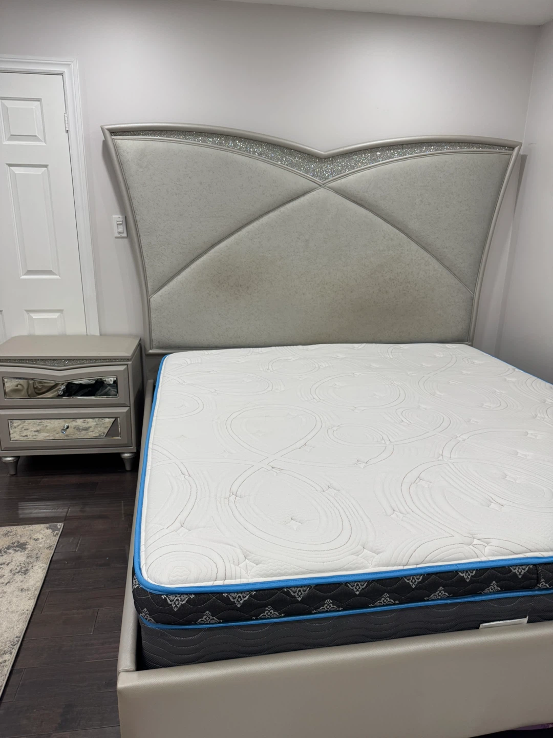 Bed, Glitter Nightstand with Mirrored Drawer Fronts - photo 3