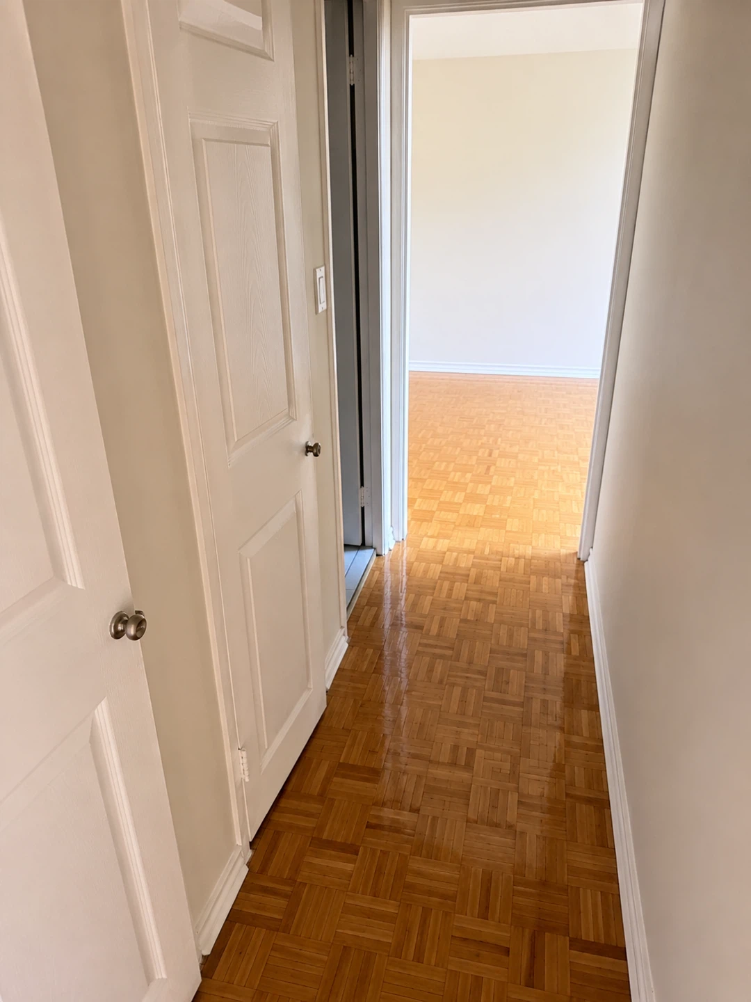1 Bedroom Apartment in Downtown Toronto - photo 2