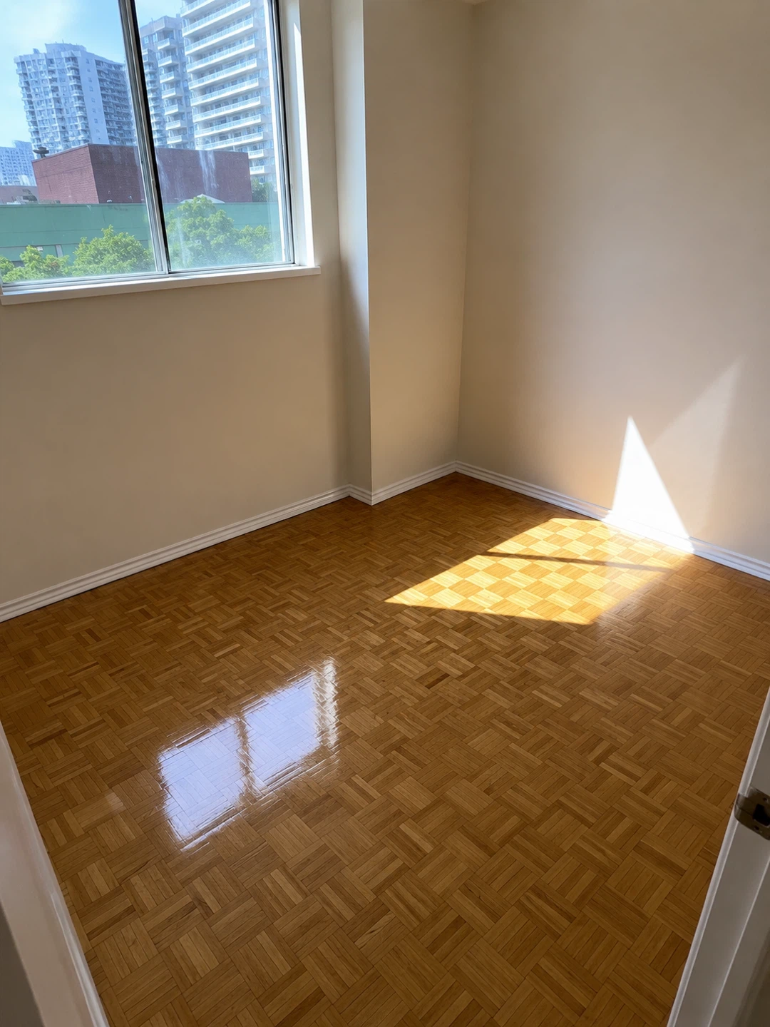 1 Bedroom Apartment in Downtown Toronto - photo 4