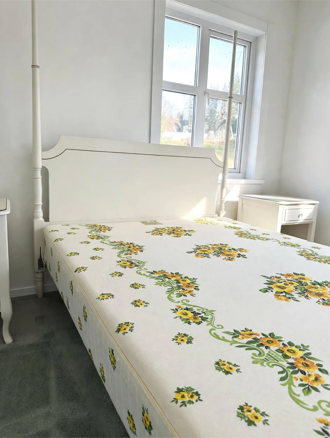 Double/Full size White Four-Poster Bed Frame with Mattress