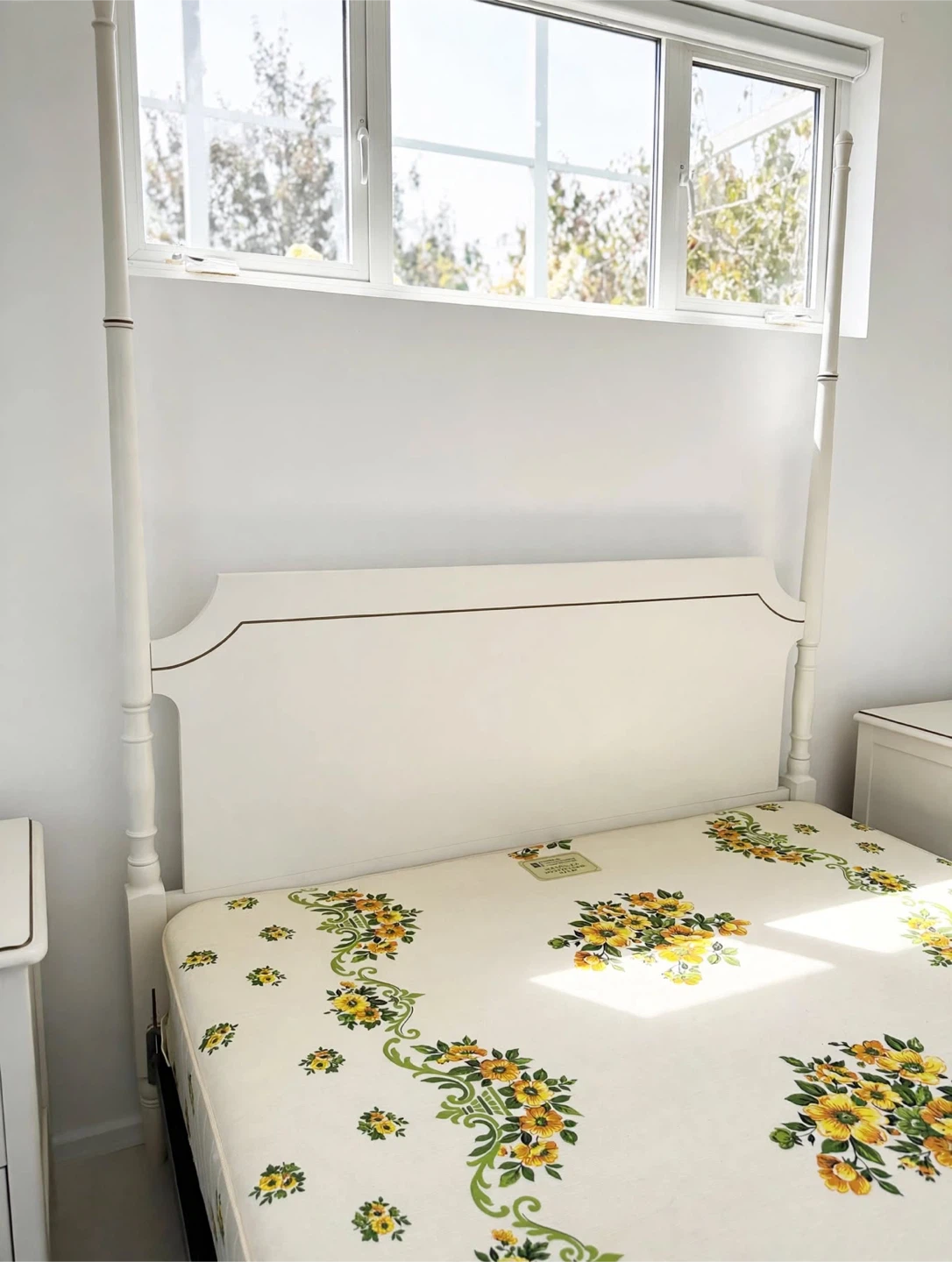 Double/Full size White Four-Poster Bed Frame with Mattress - photo 2