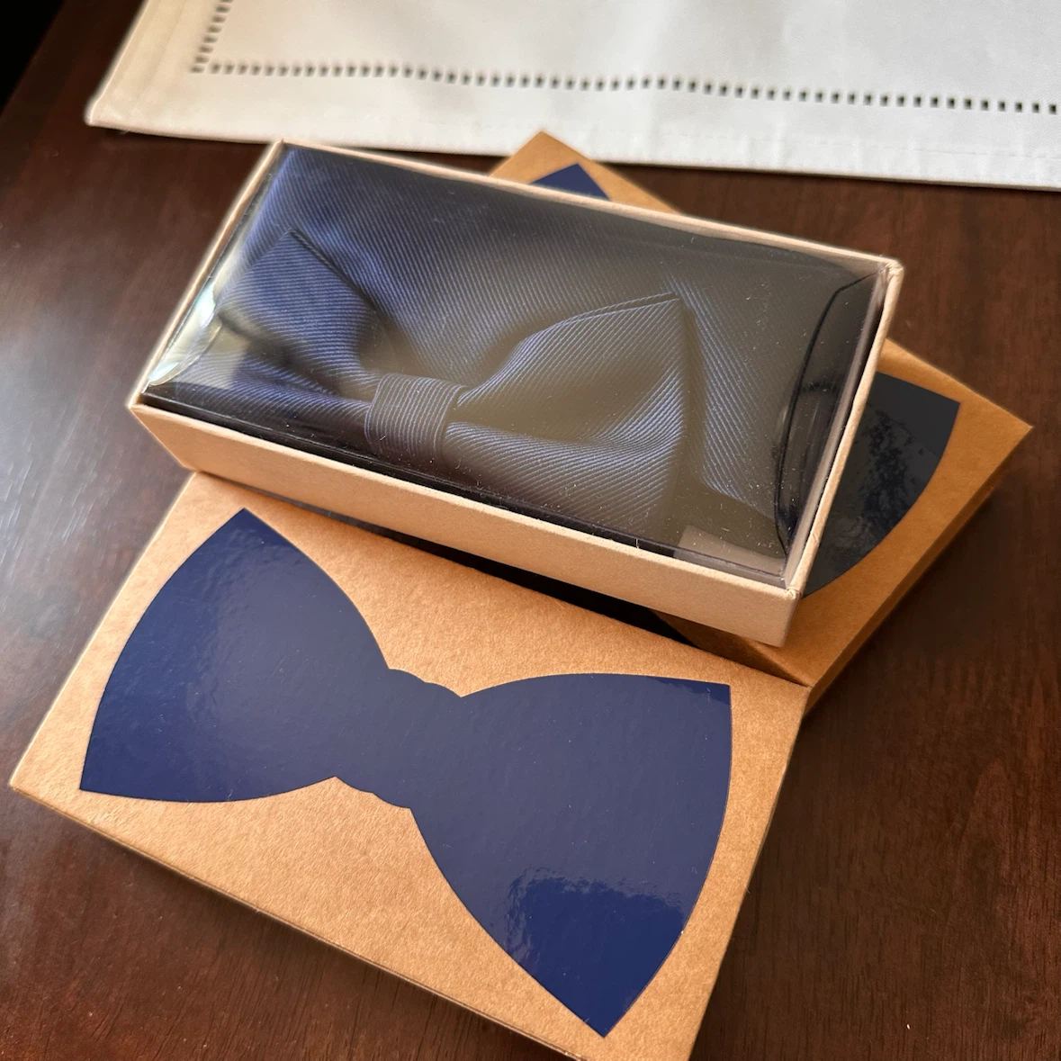 Men’s neck and bow tie set with pocket square, navy