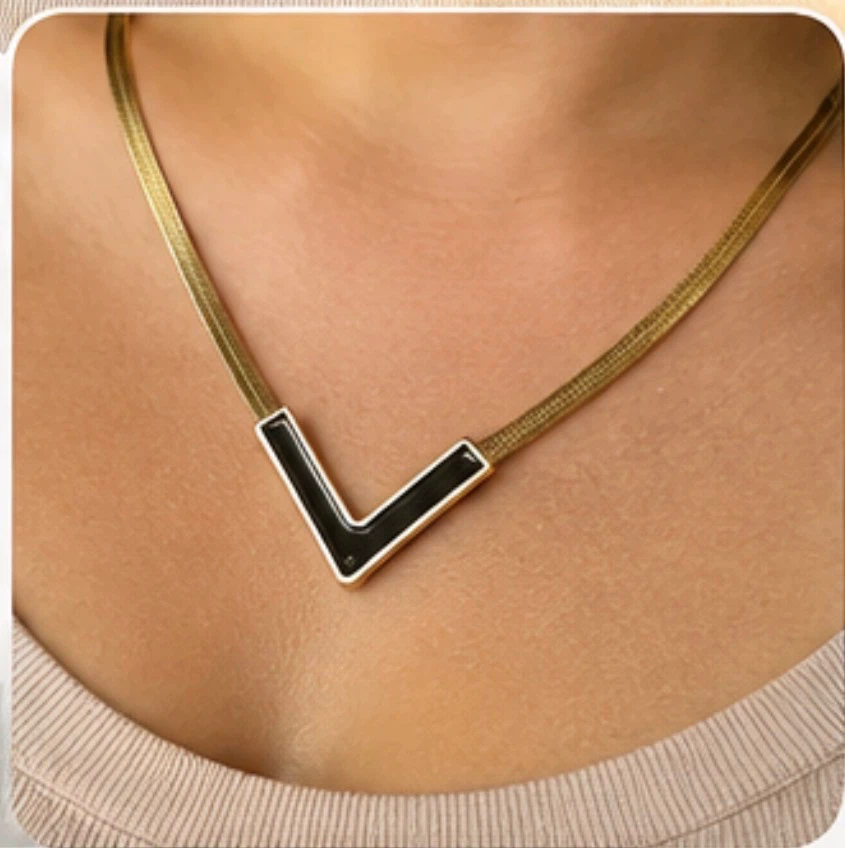 18K Gold V-Shape Necklace