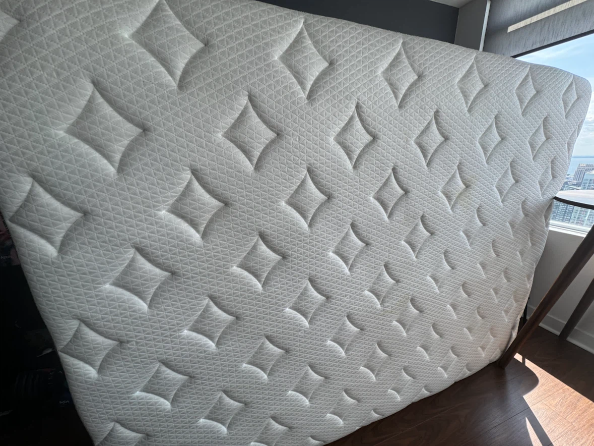 GhostBed Luxe Queen 13” Premium Mattress – Excellent Condition