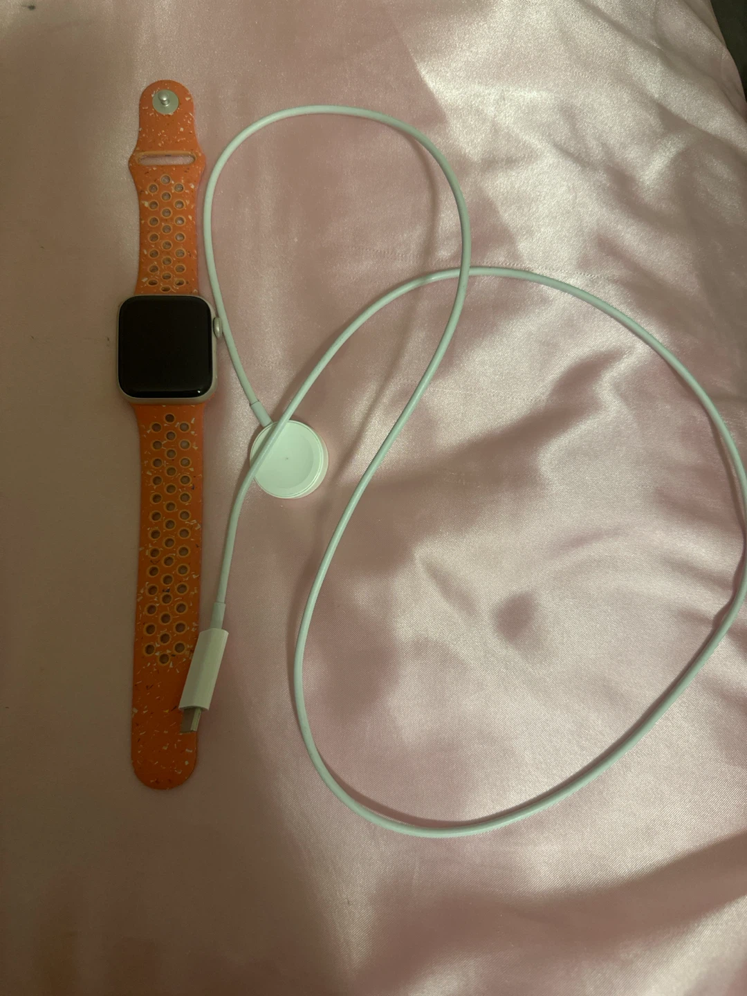 Apple Watch SE GPS 40mm with Orange Sport Band