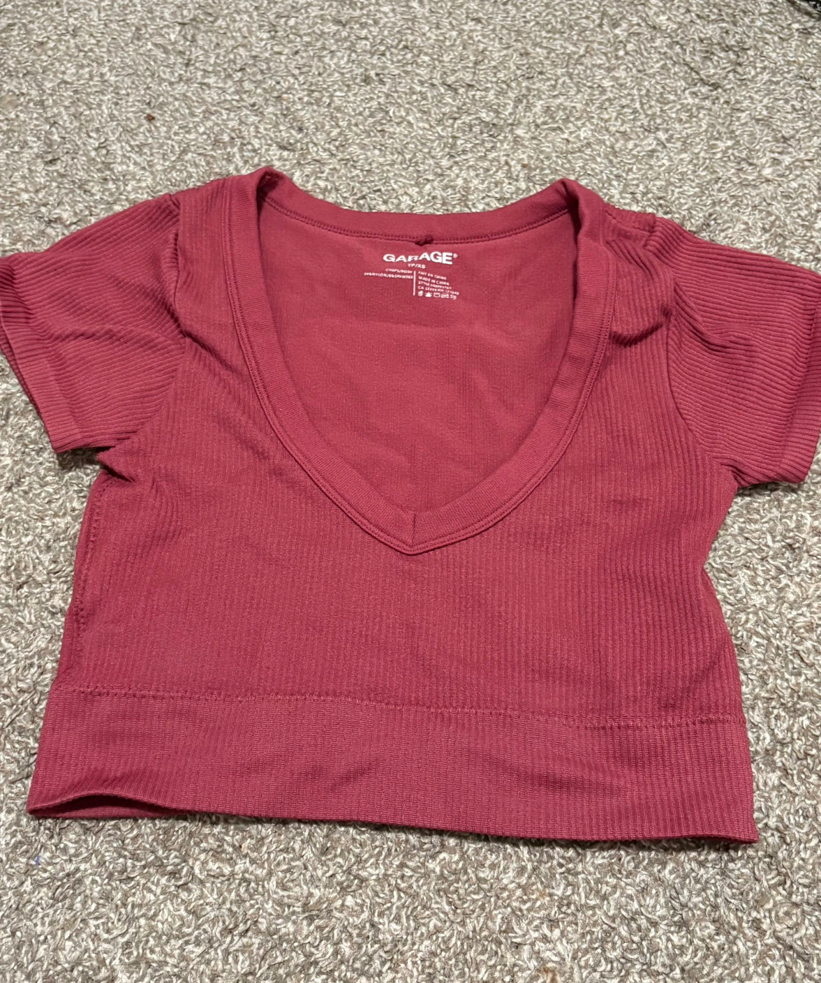 Garage Ribbed V-Neck Crop Top - XS