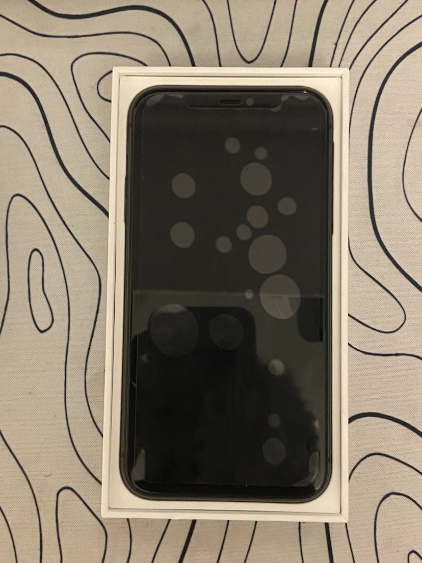 Apple iPhone 11 - Black