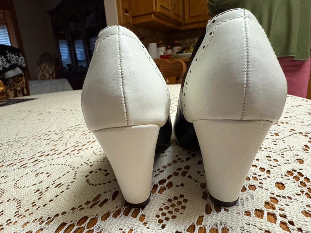 Black and White Mary Jane Heels Size 7 - photo 3