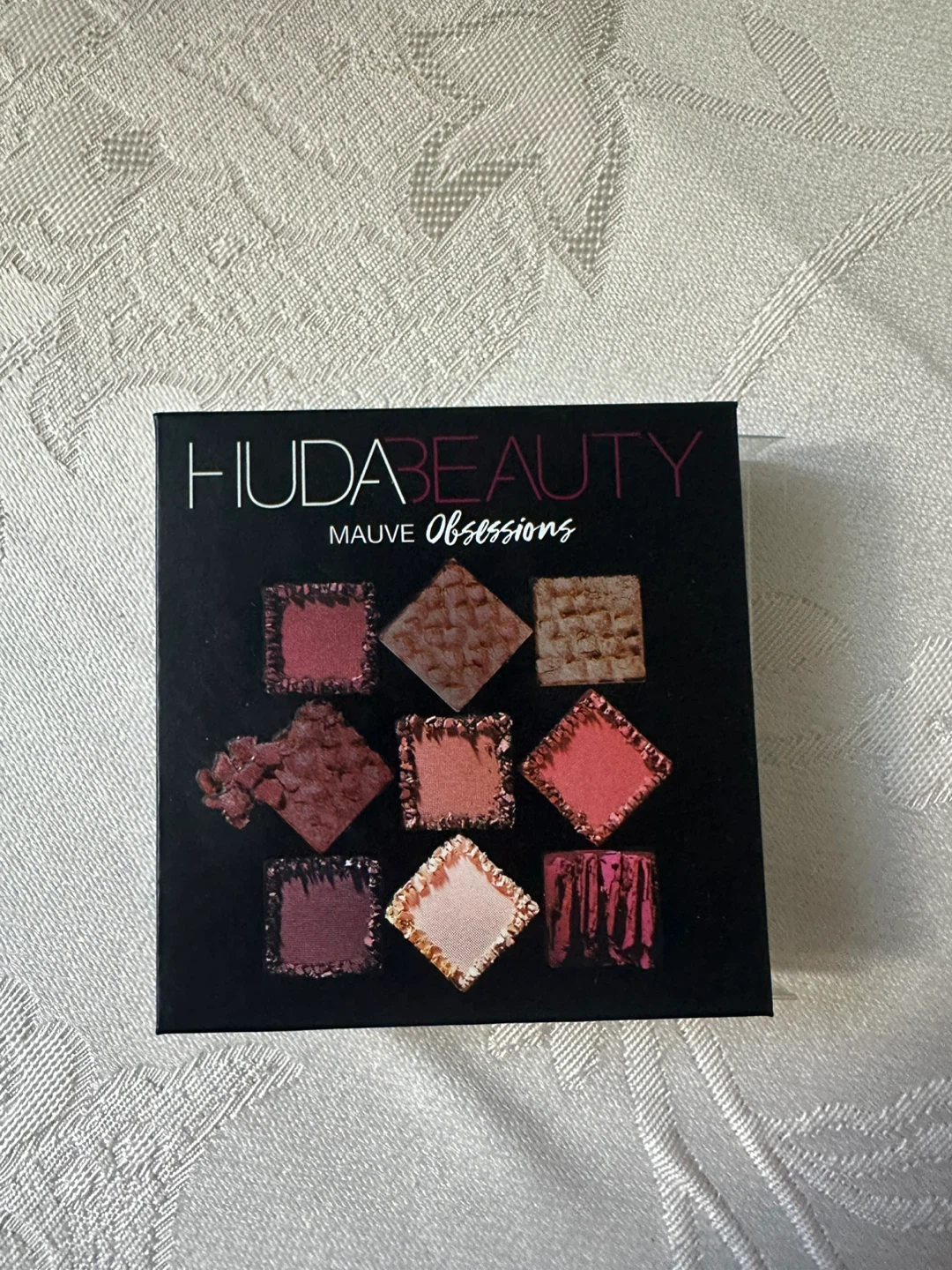 Huda Beauty Mauve Obsessions Eyeshadow Palette