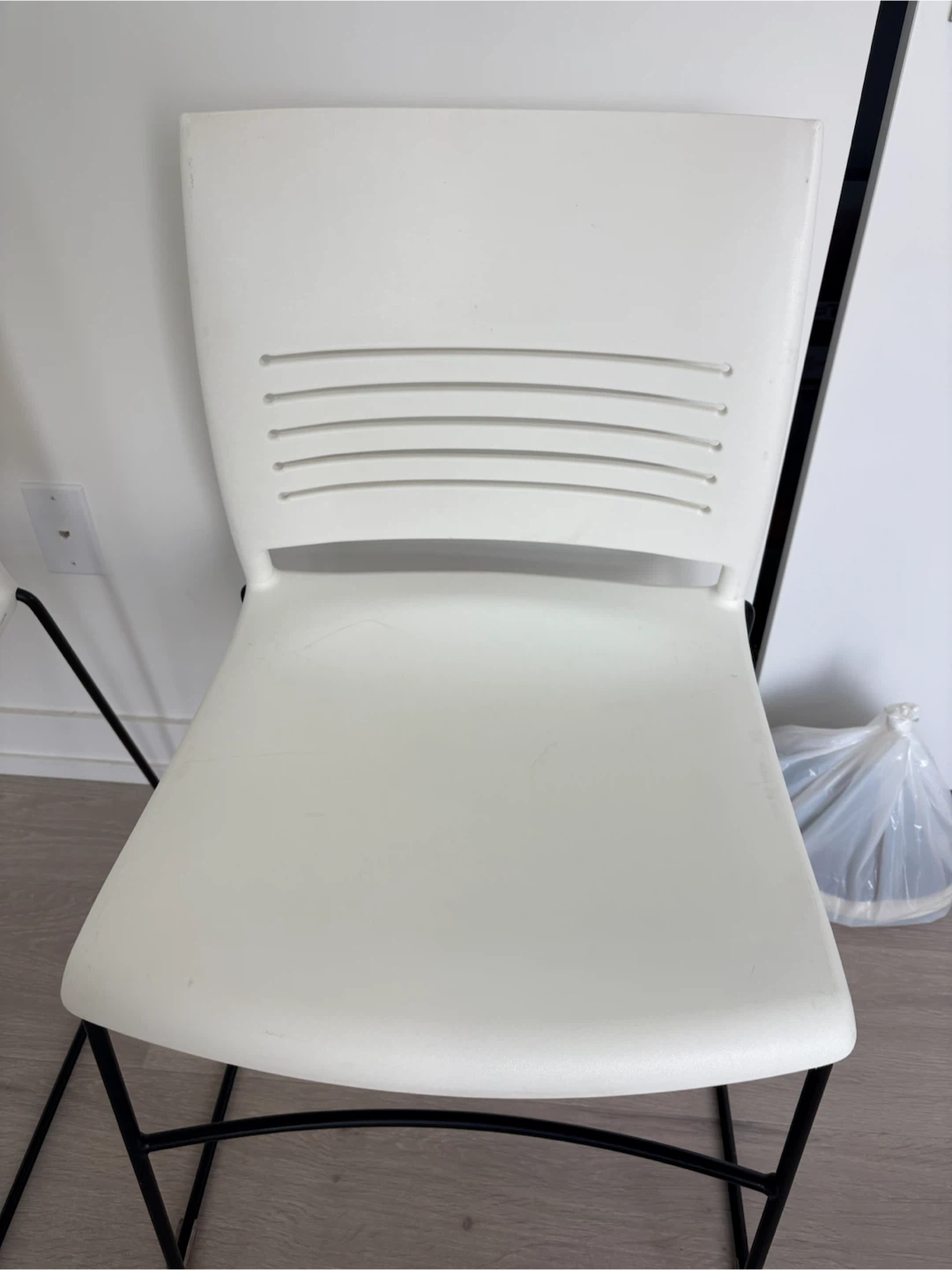 White Stackable Chair - photo 3
