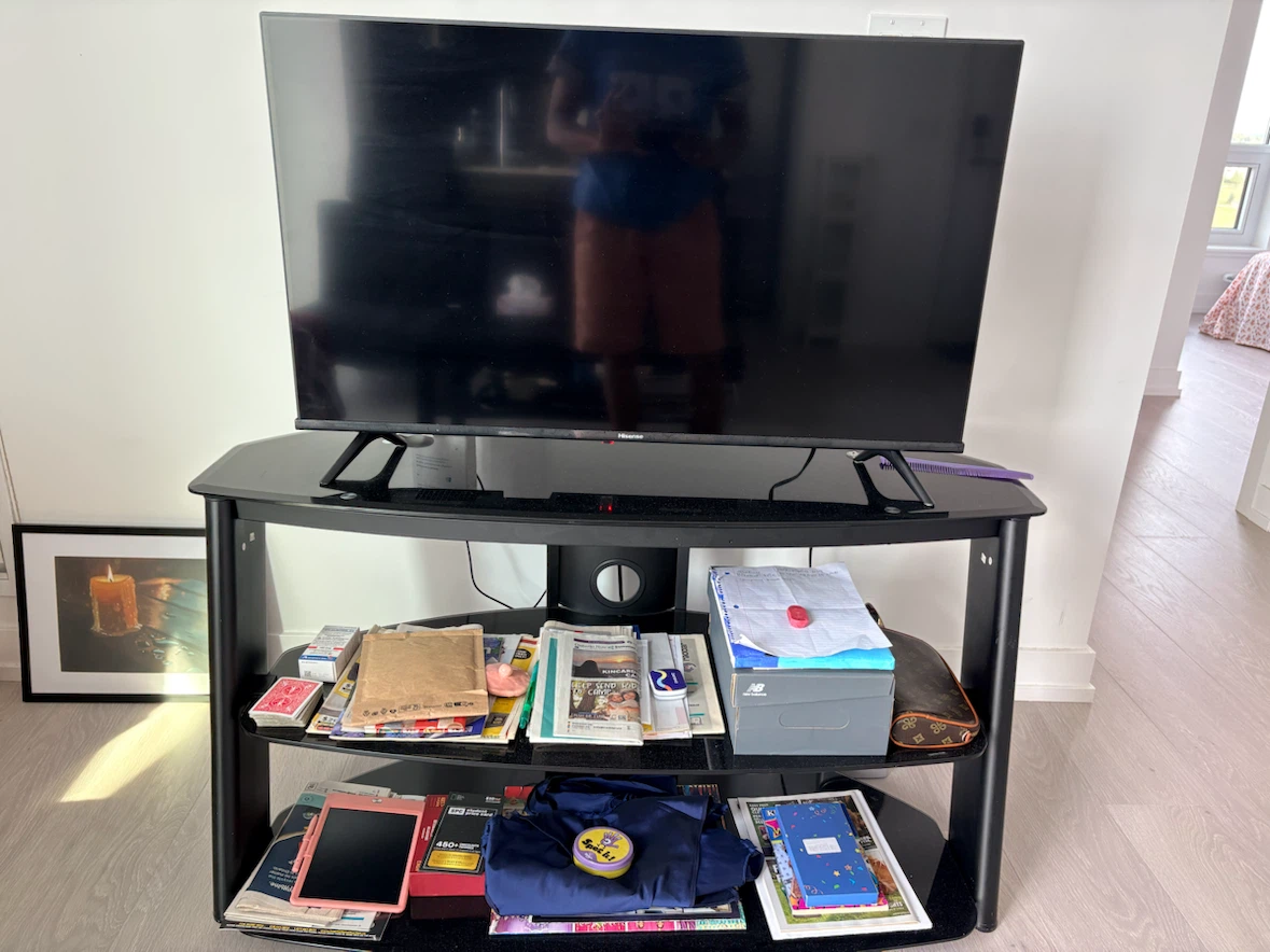 40” Smart TV with stand - photo 2