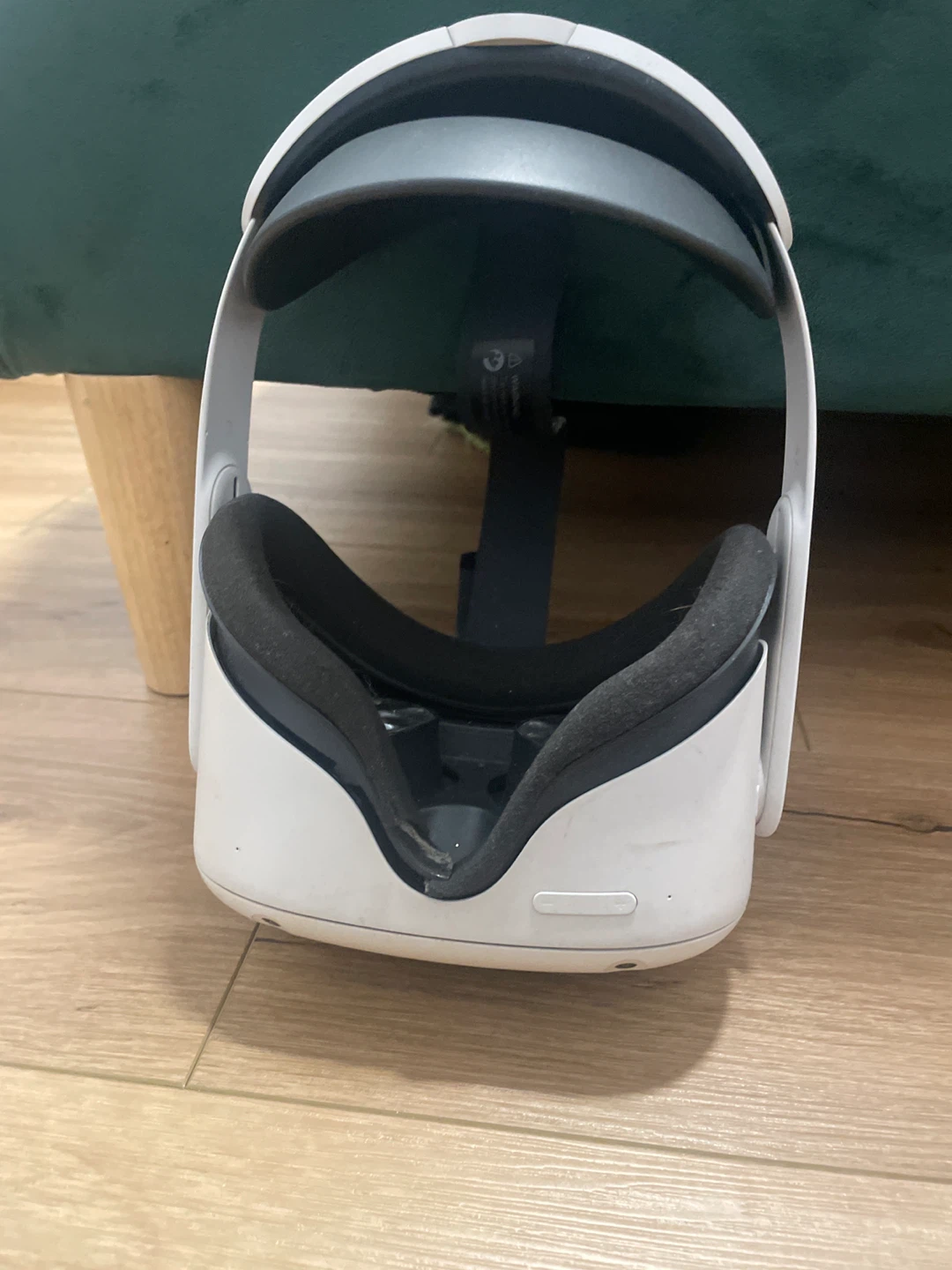Meta Quest 2 VR Headset with Controllers - photo 2