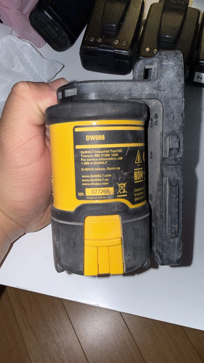 DEWALT DW088 Self-Leveling Cross Line Laser - photo 3
