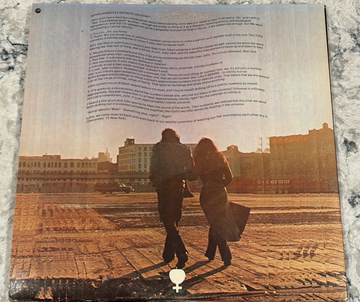 Yoko Ono Approx Infinite Universe 1972 2LP Record (SVBB 3399) - photo 2