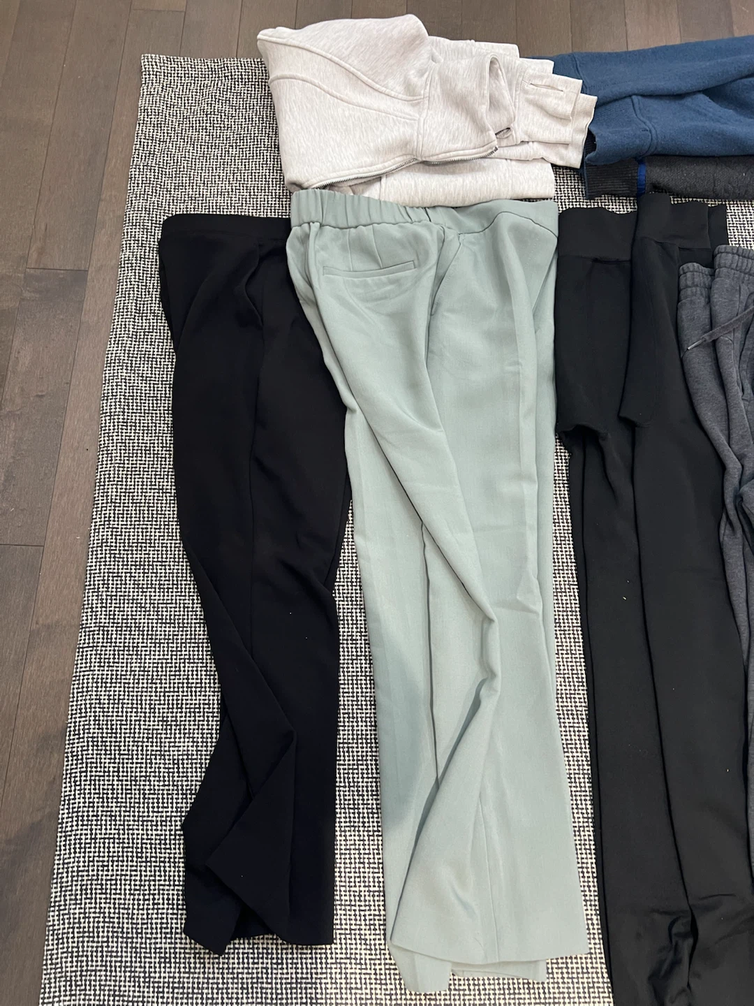 Woman pants and winter leggings - photo 2