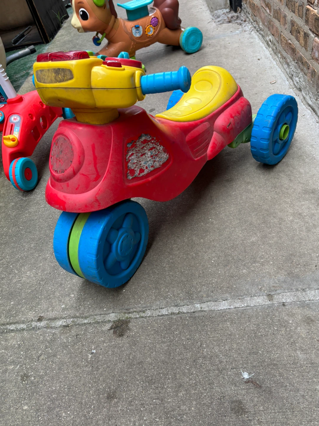 VTech Ride and Learn ABCs Tricycle - photo 2