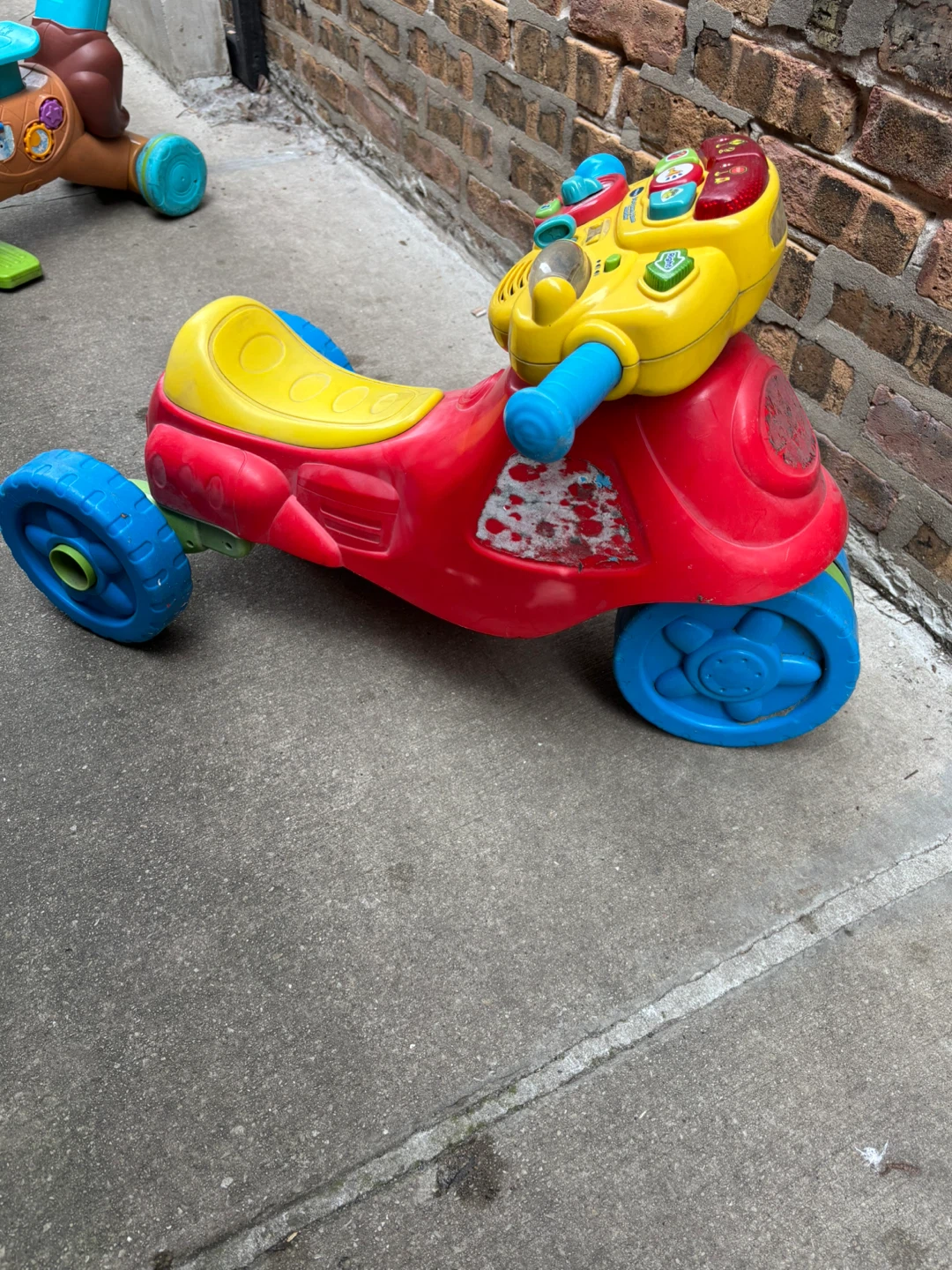 VTech Ride and Learn ABCs Tricycle - photo 3