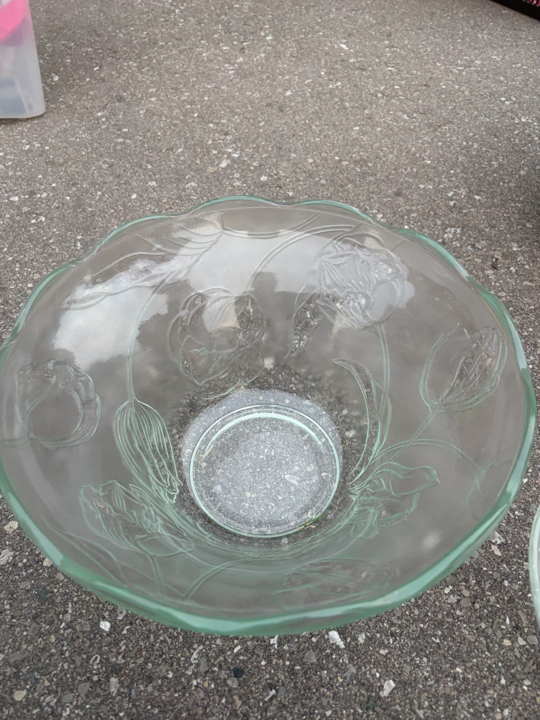 Glass serving bowl with floral design