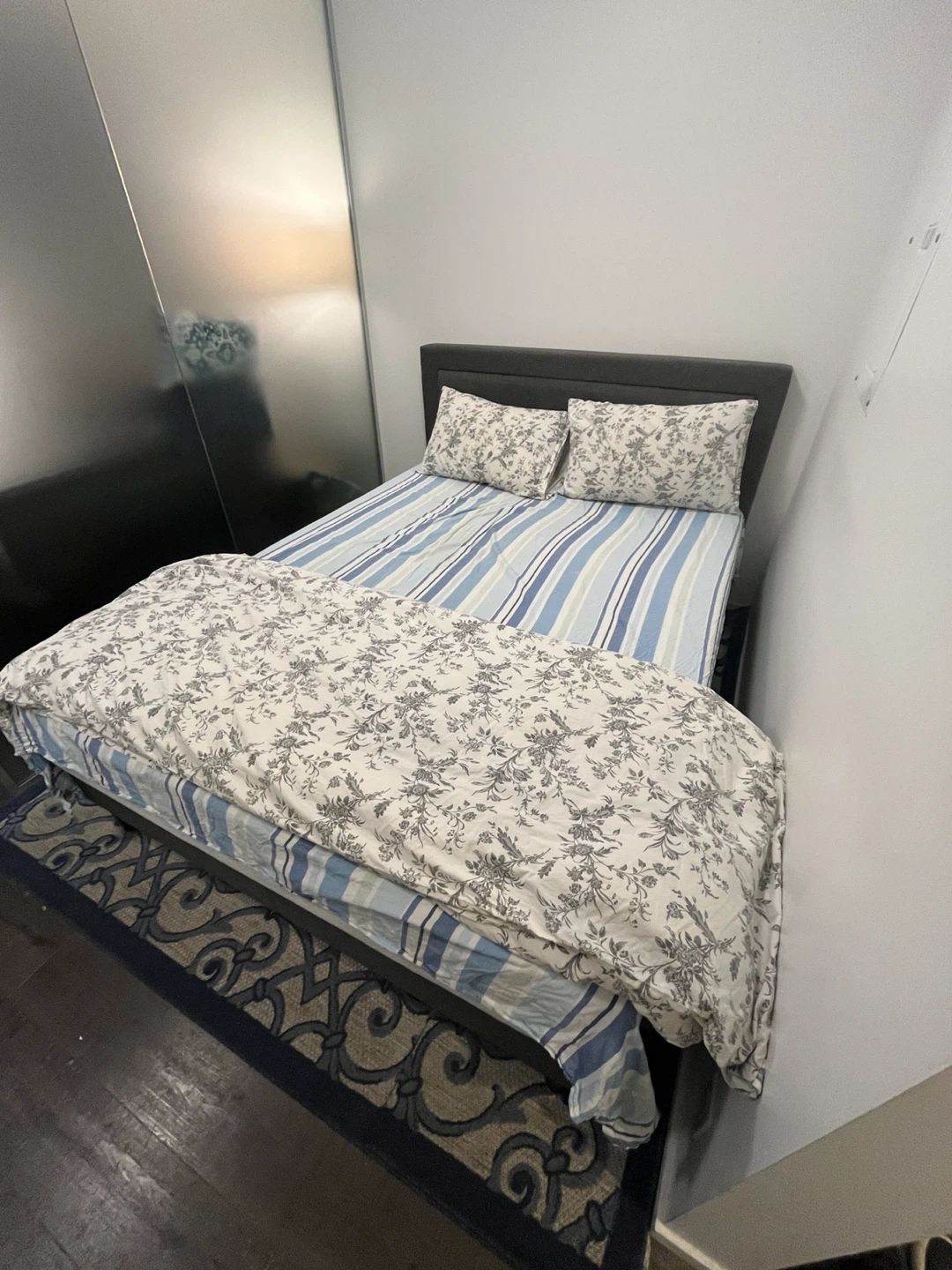 Queen size full bed set (frame,mattress,comforter,pillows)