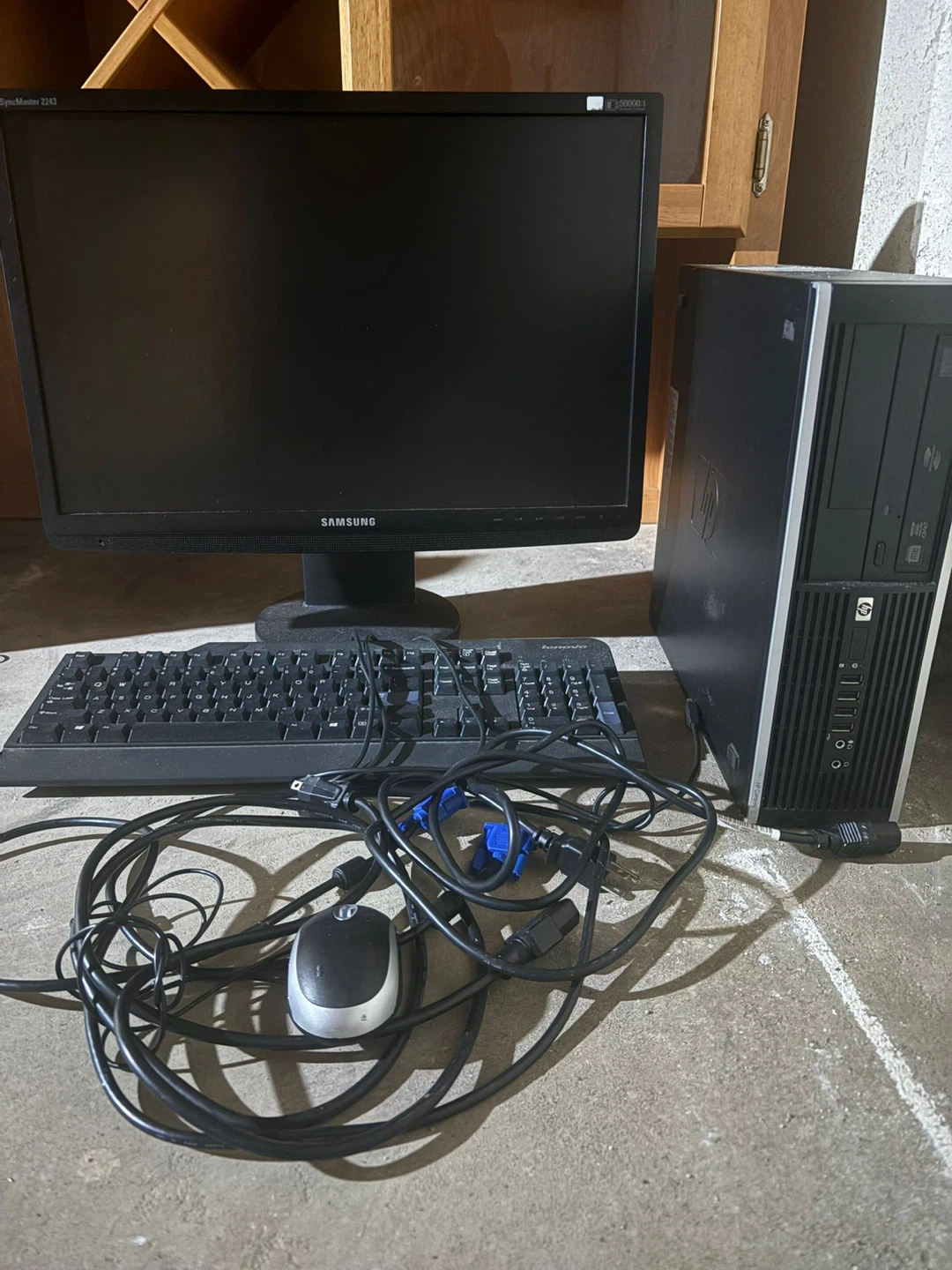 HP Desktop Computer with Samsung Monitor