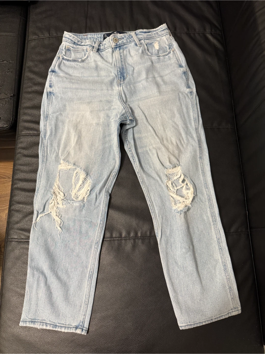 Hollister High-Rise Mom Jeans - 7 short