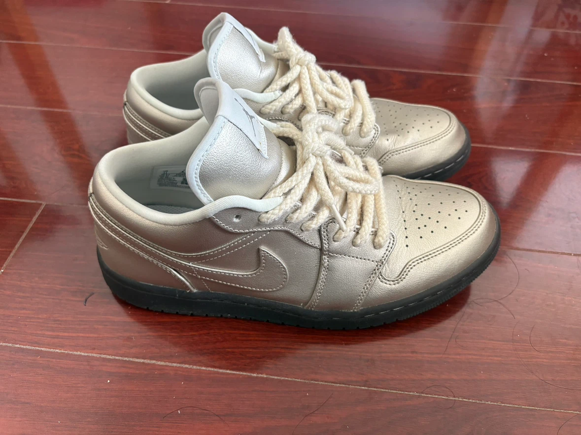 Air Jordan 1 Low "Metallic Gold" Sneakers