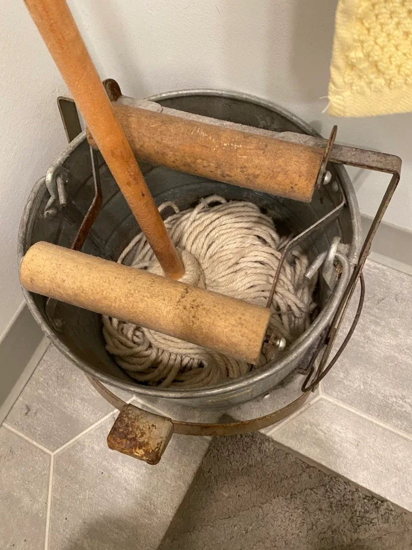 Vintage Mop Bucket with Wringer - photo 2