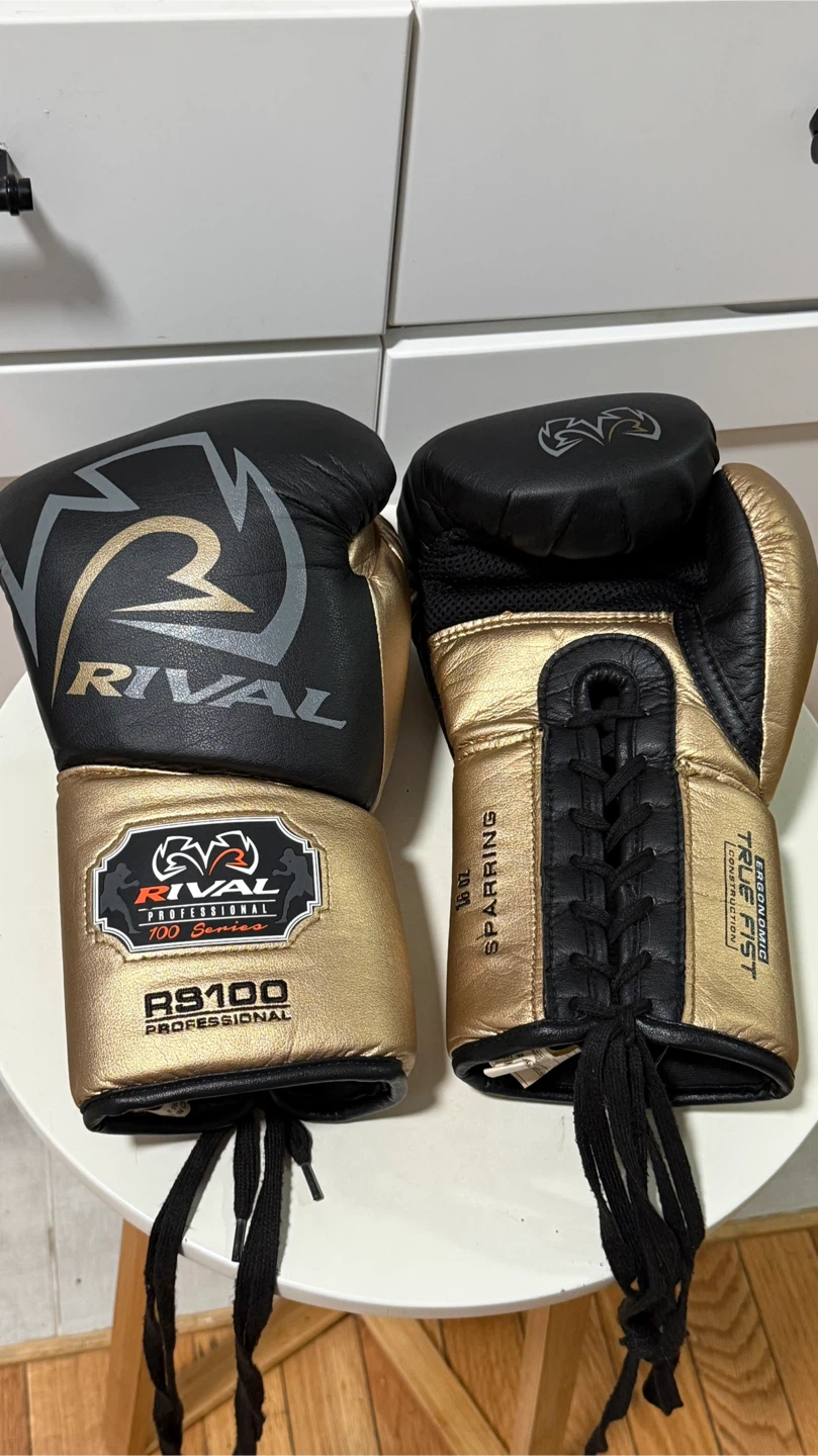 Rival RS100 Professional Sparring Gloves 16oz (Black/Gold) - photo 2