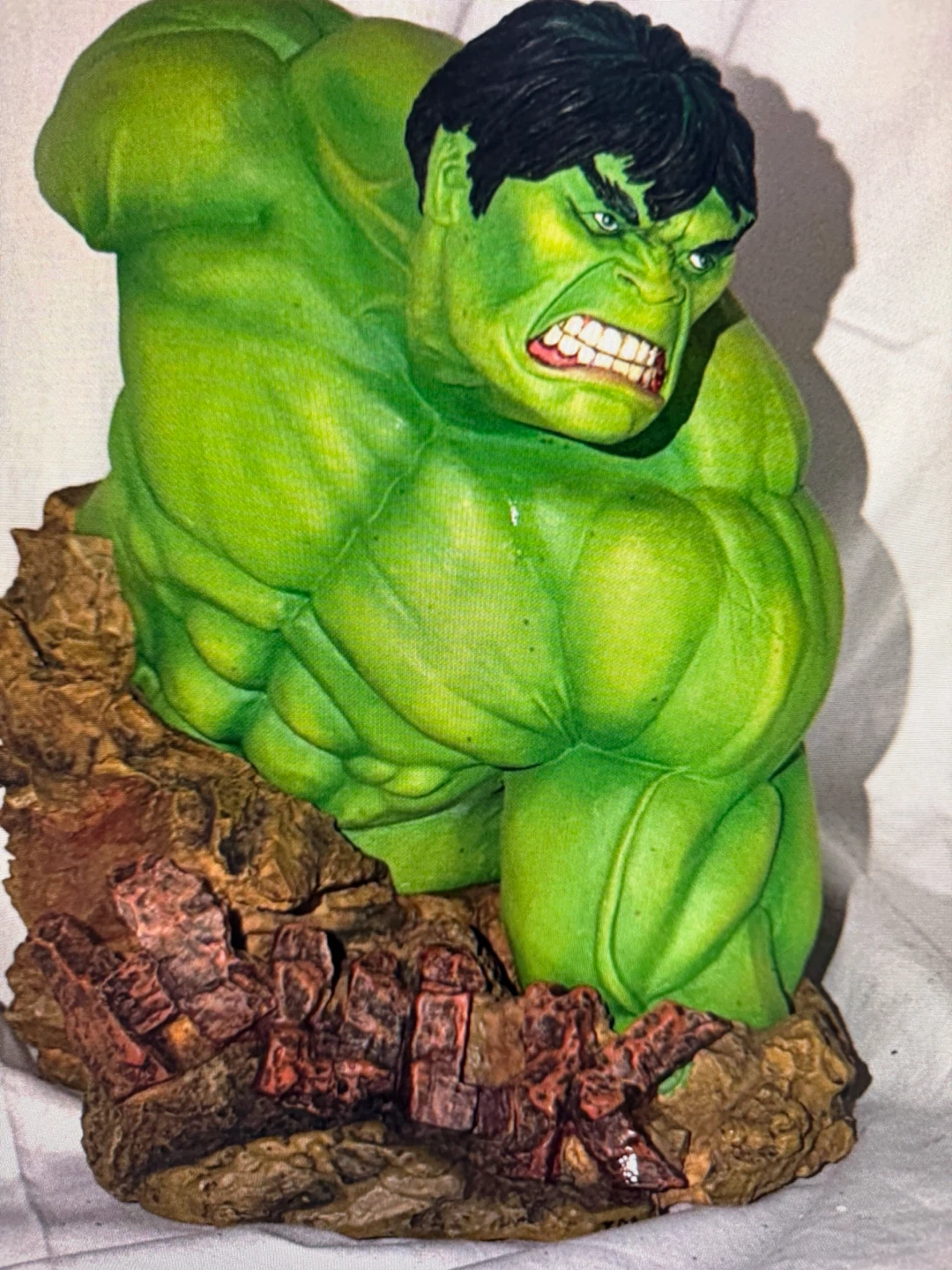 Marvel The Incredible Hulk Limited Edition Collectible Statue - photo 2