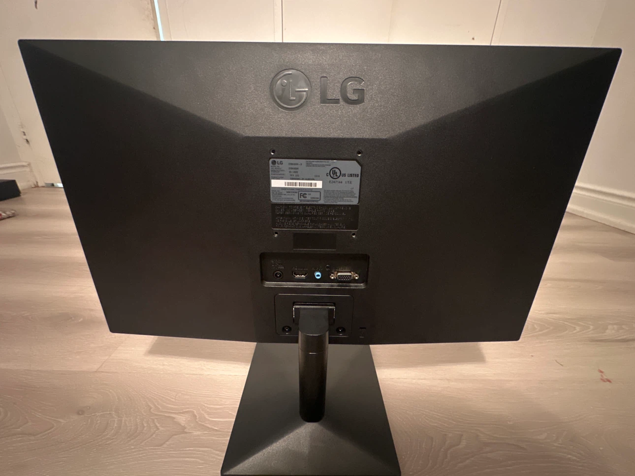 LG Full HD Computer Monitor - photo 3