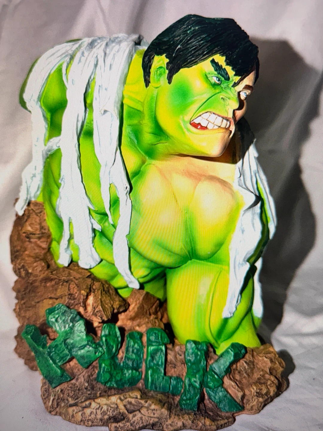 Incredible Hulk LE Collectible bust tower records exclusive - photo 2