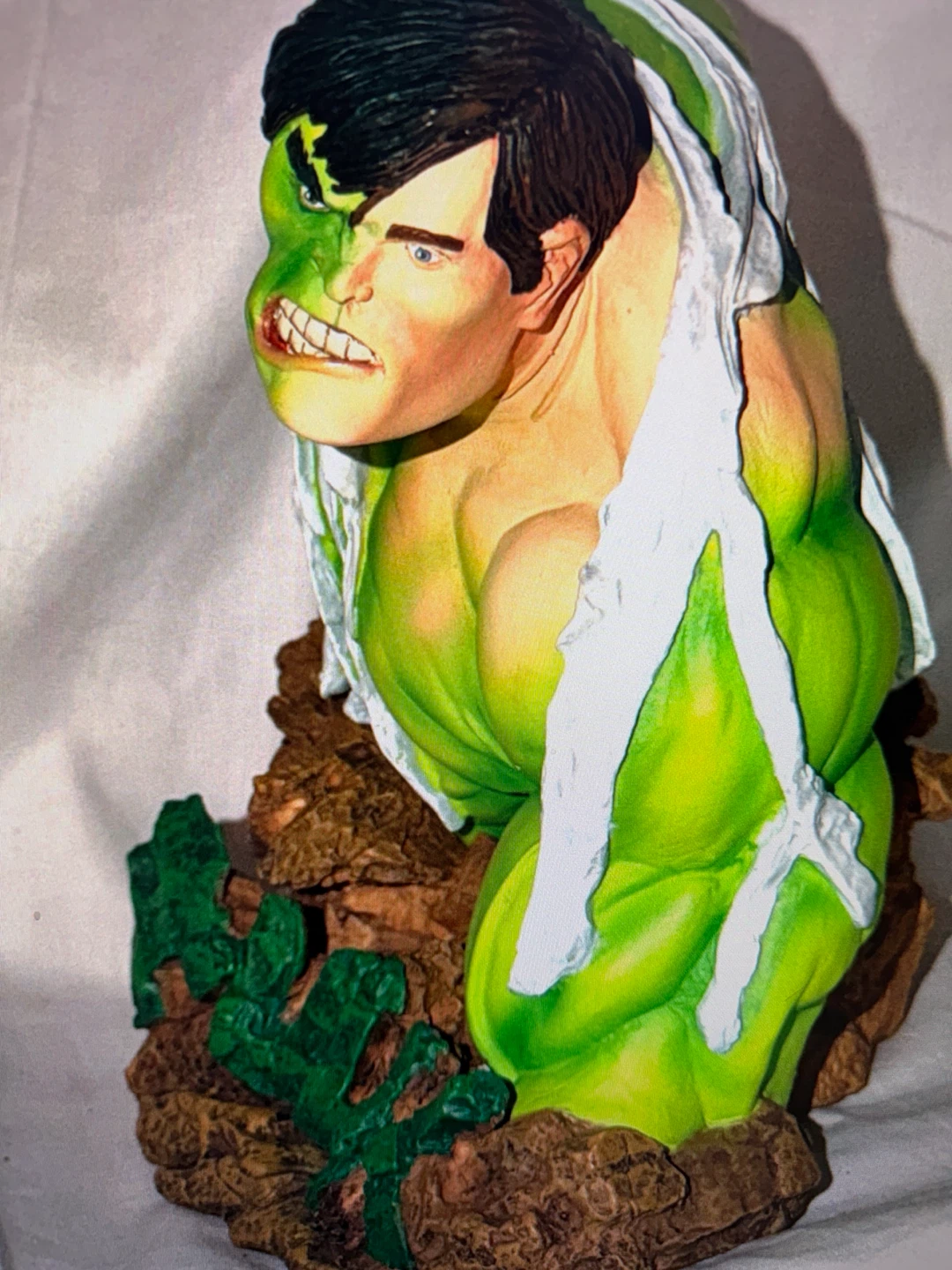 Incredible Hulk LE Collectible bust tower records exclusive - photo 3
