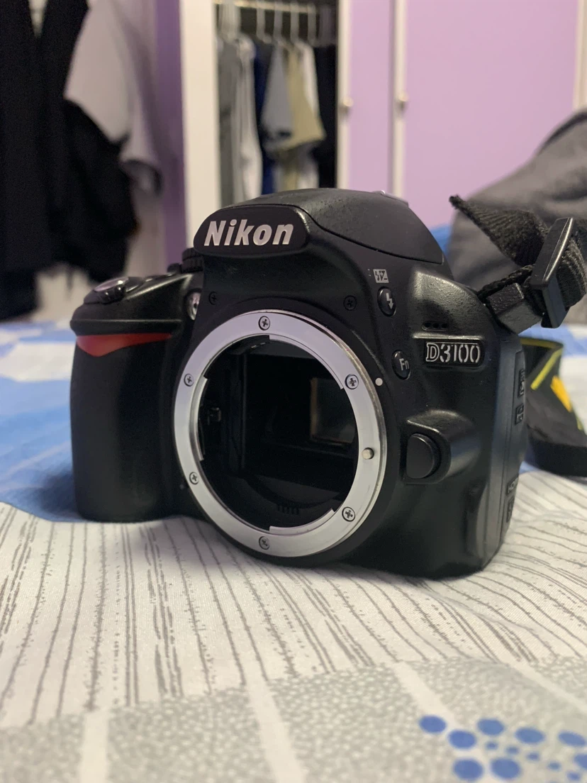 Nikon D3100 DSLR Body - photo 2