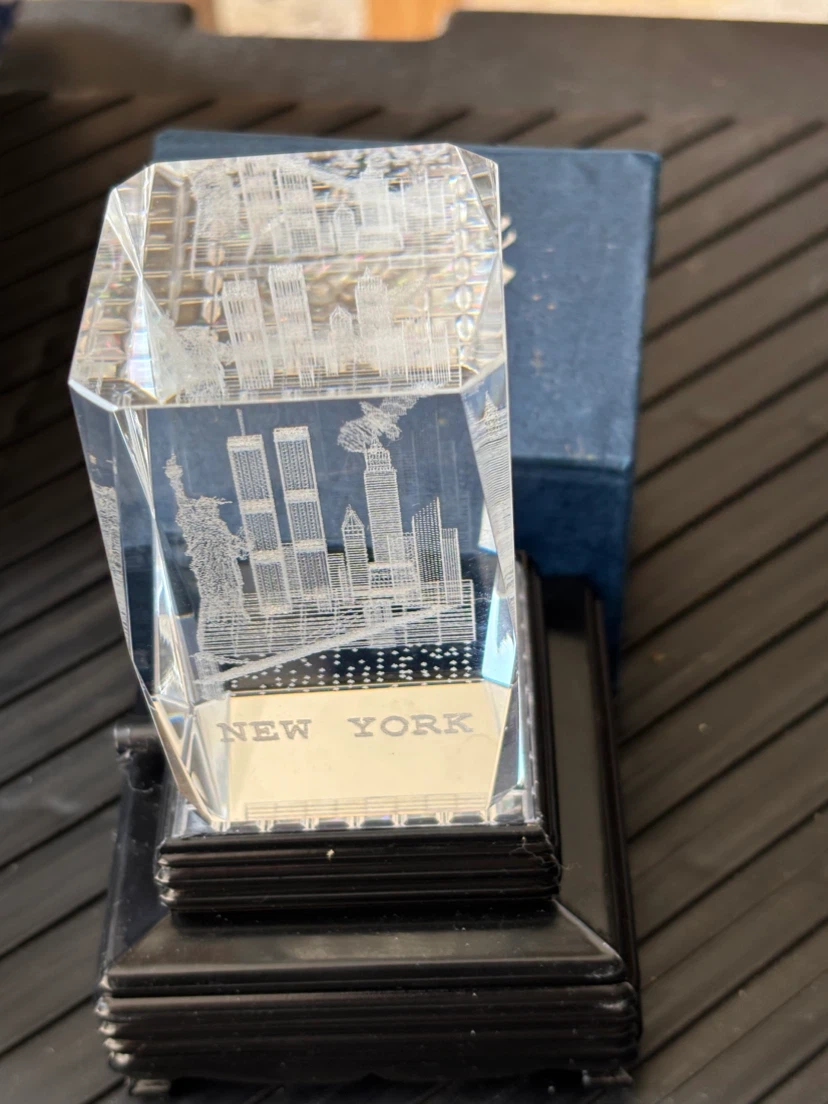 Crystal New York City Landmark Etching Display - photo 2
