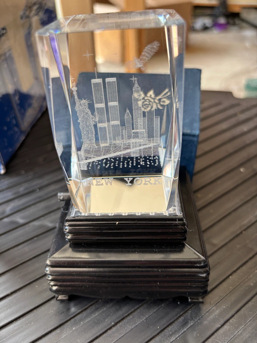Crystal New York City Landmark Etching Display - photo 3