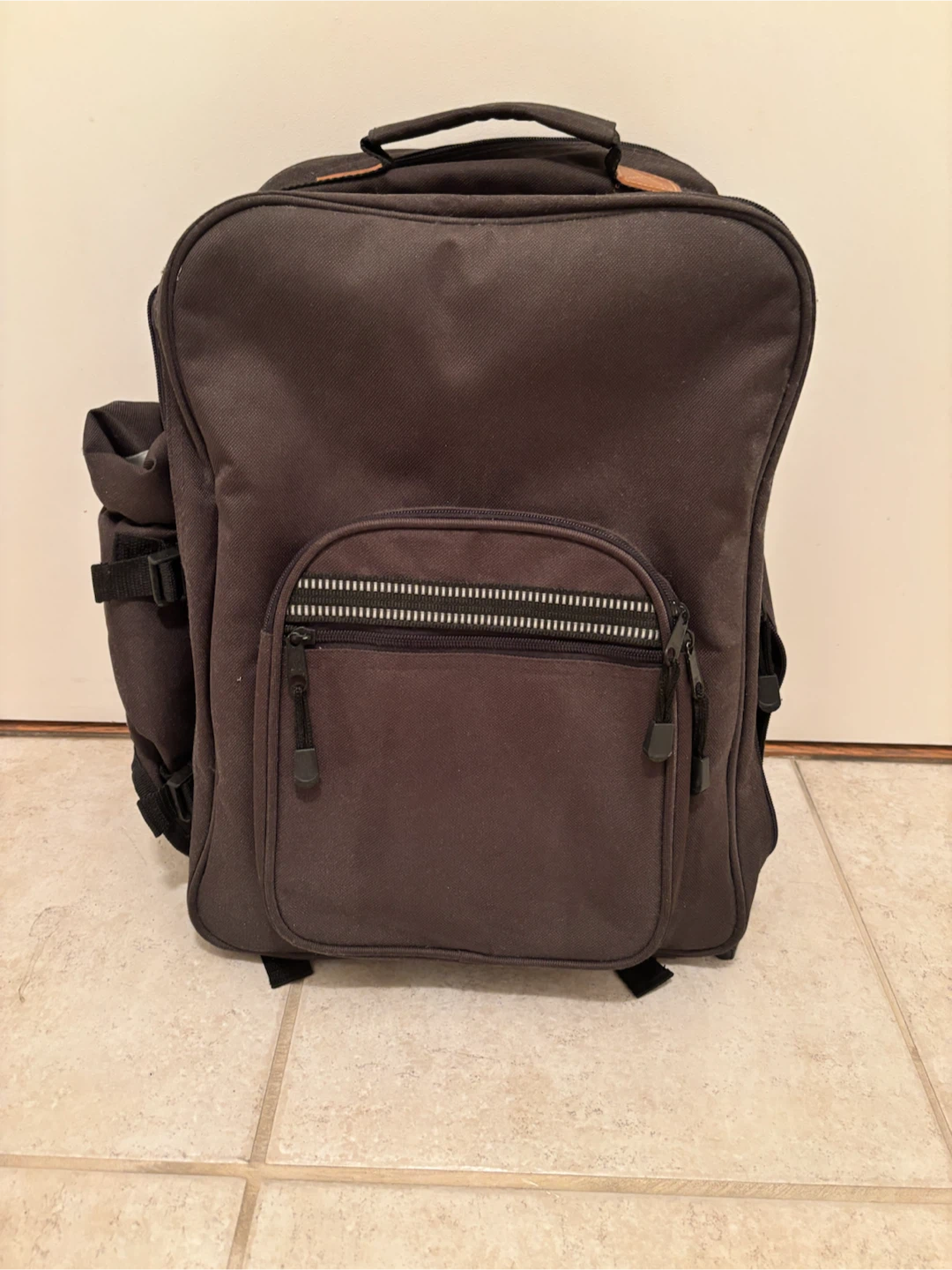 Picnic Backpack with plates, cutlery, and cups (sets of four)