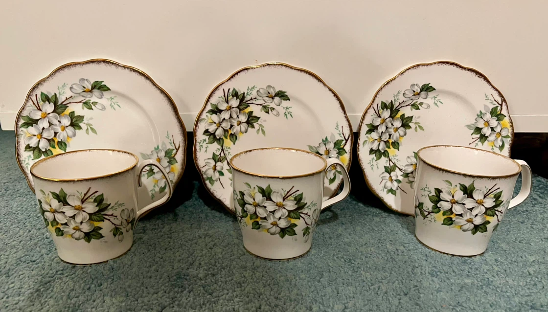 Vintage Royal Albert dogwood mugs and dessert plates Set