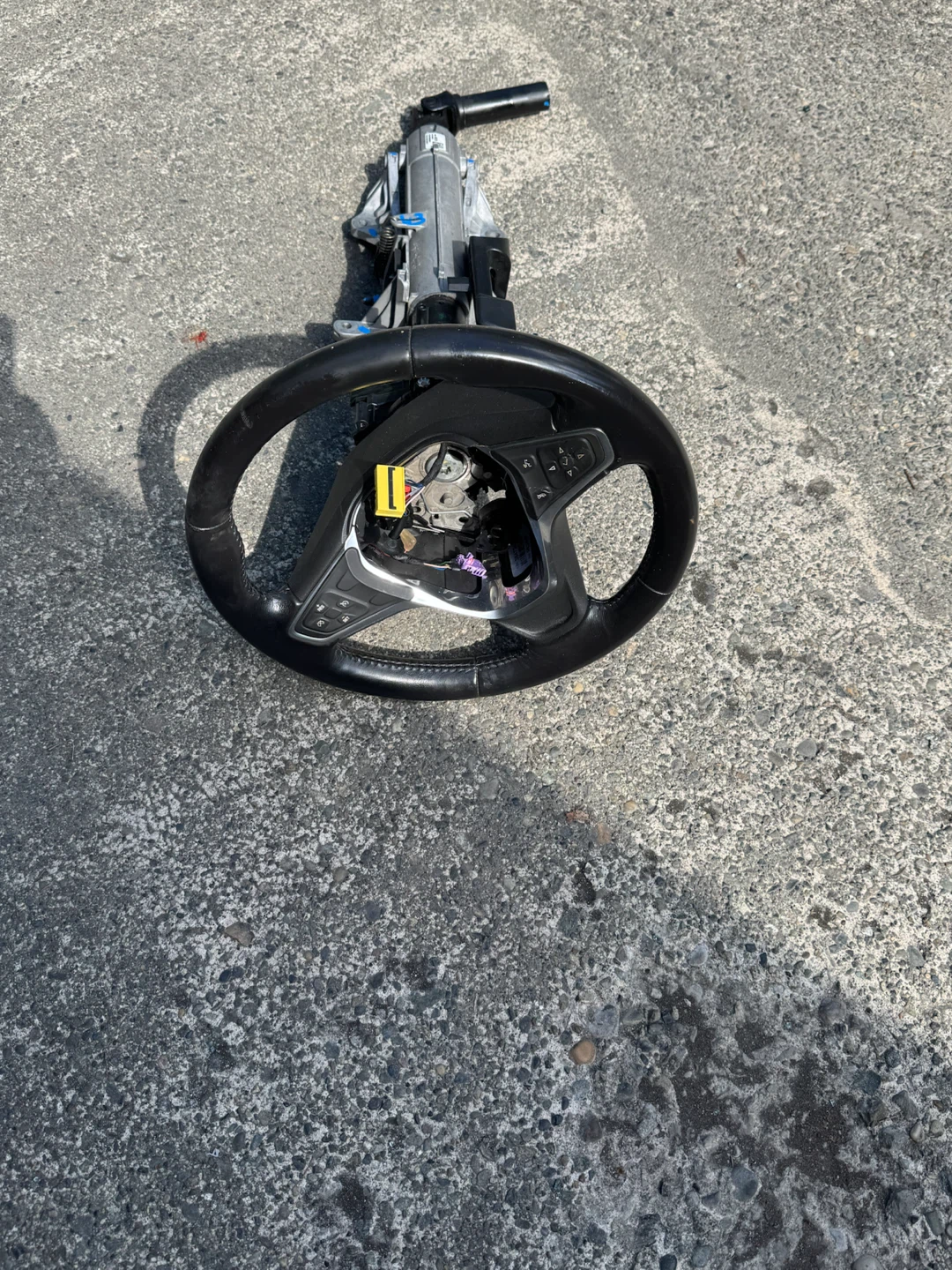 2022 Chevrolet Malibu steering wheel - photo 2
