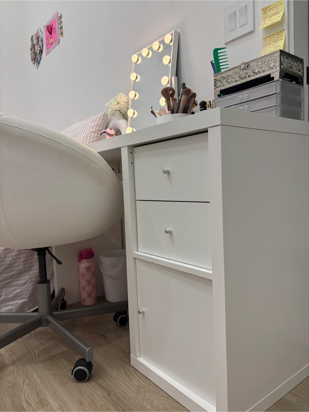 White Vanity with Chair - photo 3
